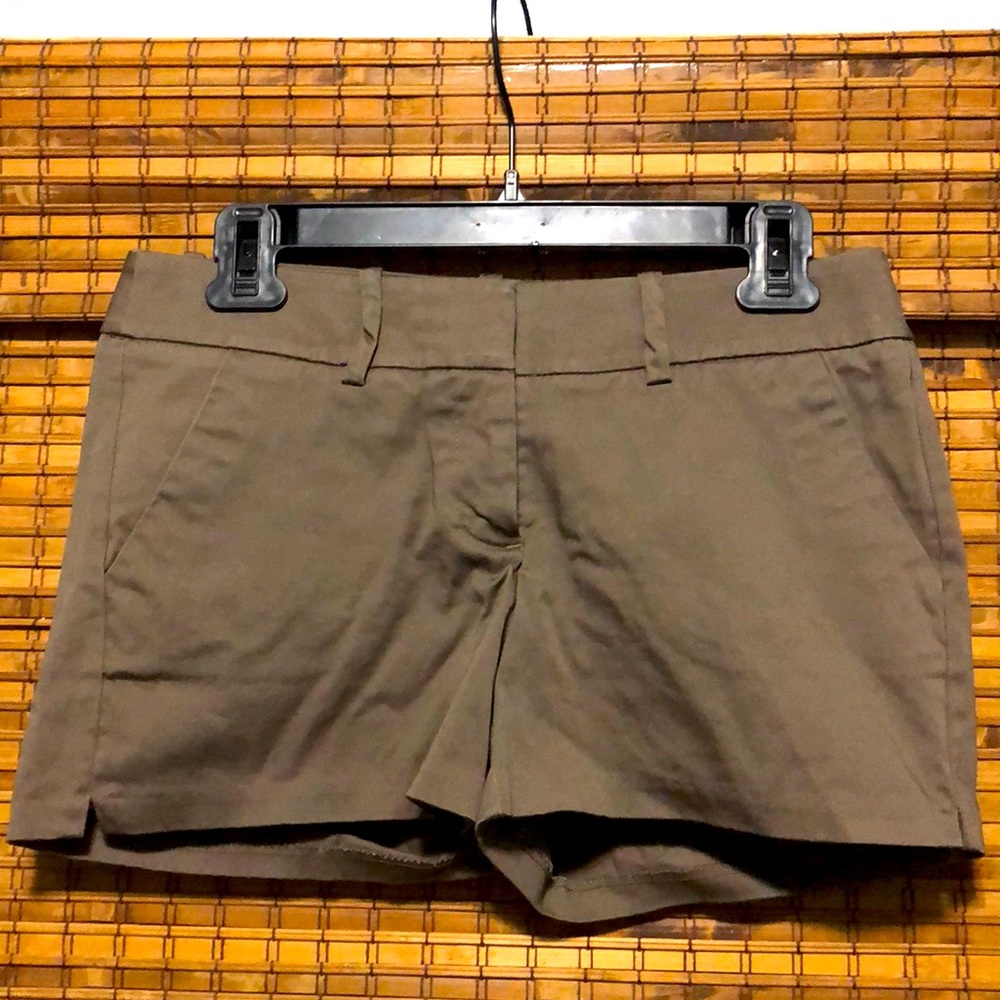 Cute and dressy Mossimo Shorts Size 4!